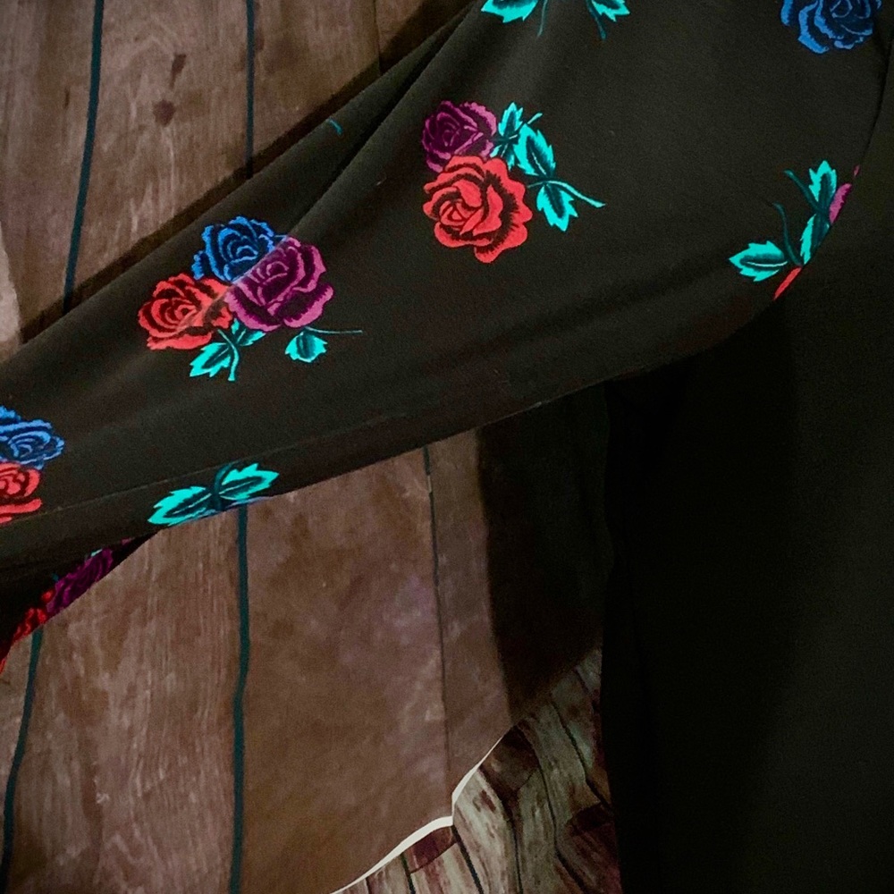 Lularoe Raglan - Picture 2 of 3